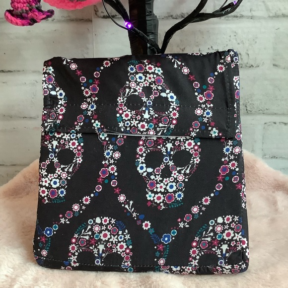 WELL DRESSED HOME 2pk Floral Skulls Pillowcase Set - Picture 5 of 7